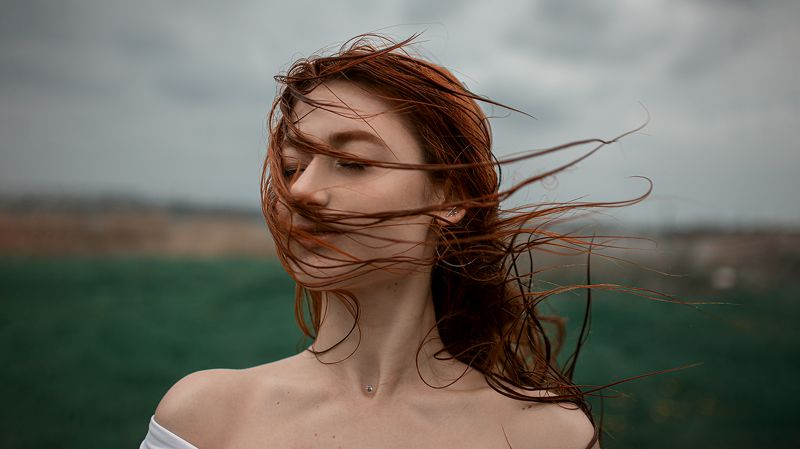 женский портрет, постановочная фотография Весенний ветерphoto preview