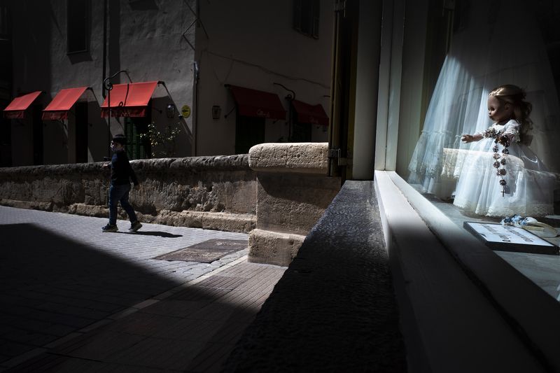 streetphotography, streetphoto, urban, people, street life,shadow, low key, street photo, street photography Missing youphoto preview