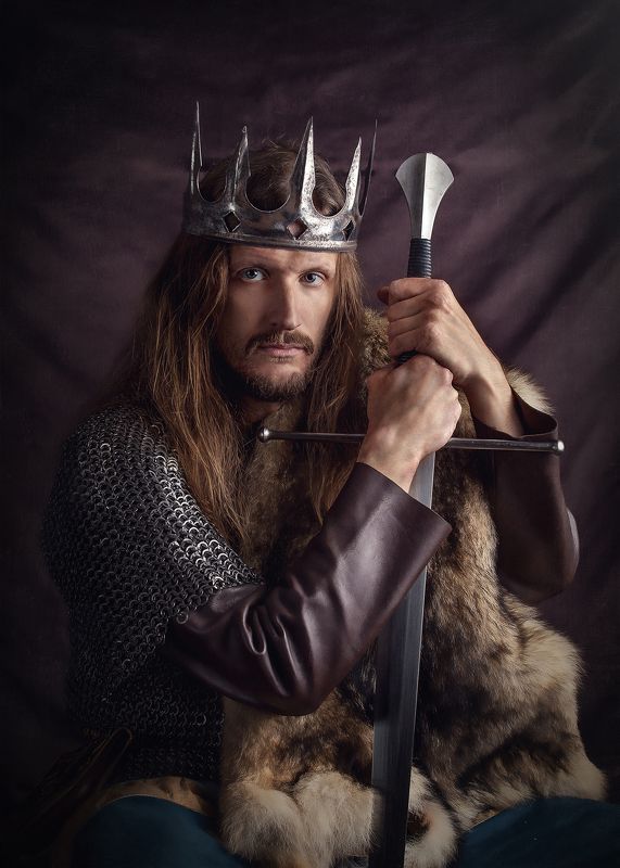 мужской портрет, постановочная фотография, воин, меч. кольчуга  Warrior photo preview