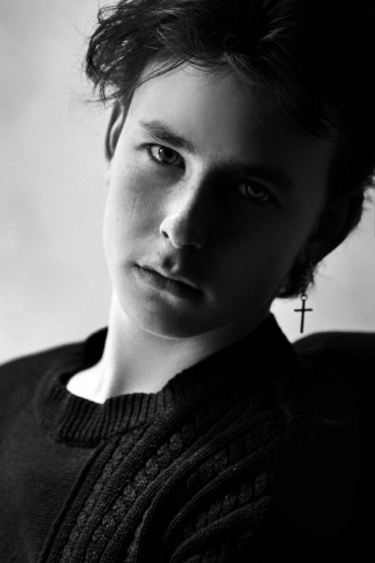 портрет, чб, подросток Ярик фото превью