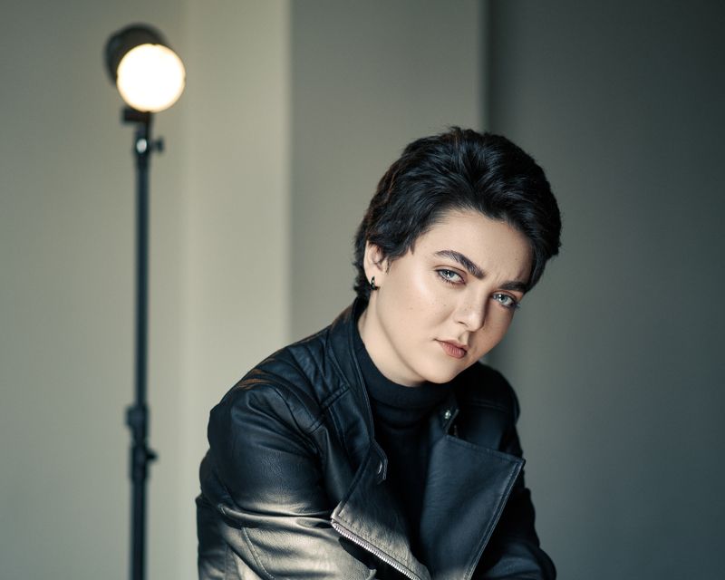 portrait dramatic light model girl photographer beauty art  Sheyphoto preview