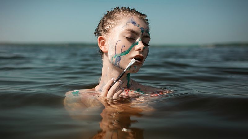 Женский портрет, постановочная фотография, ню Морская художница photo preview