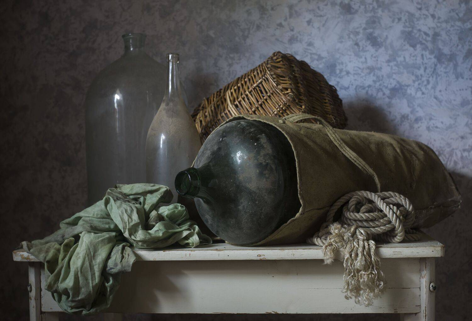 Габаритный натюрморт с бутылями.. Автор: Оксана Евкодимова , Оксана Евкодимова