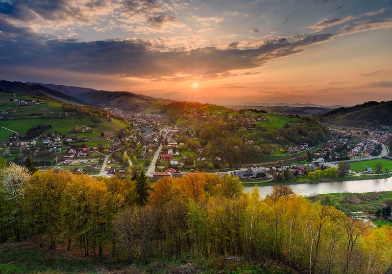 beskid sądecki, rytro, sucha struga, tullusion, mountains, beskids, castle, poprad valley, sunset, sun, photography, landscape The Modest Sunsetphoto preview