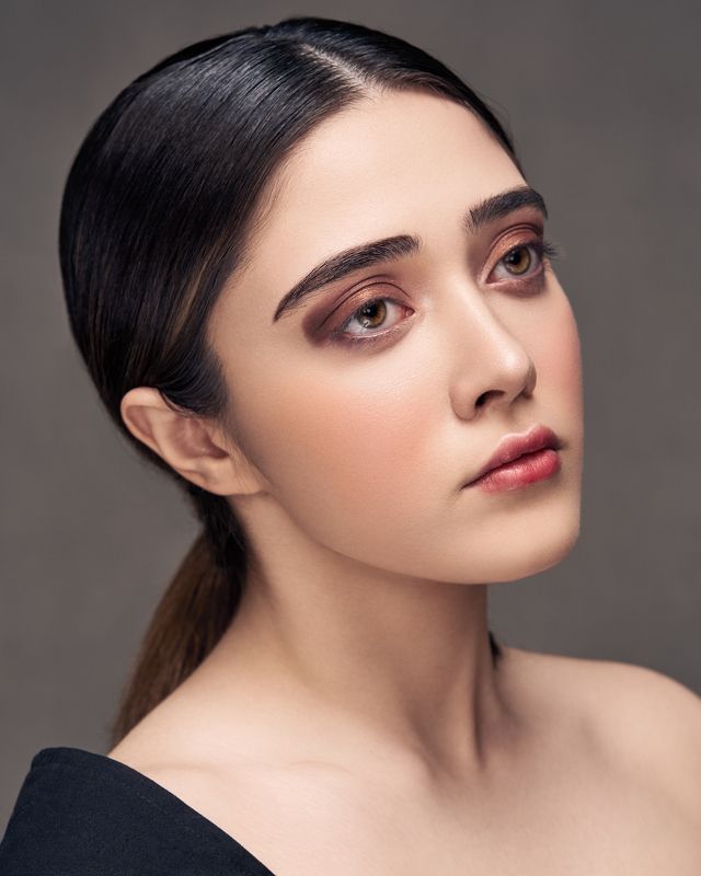 portrait dramatic light model girl photographer beauty art  Shbnmphoto preview