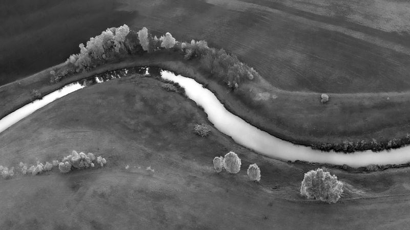 Черно-белый пейзажphoto preview