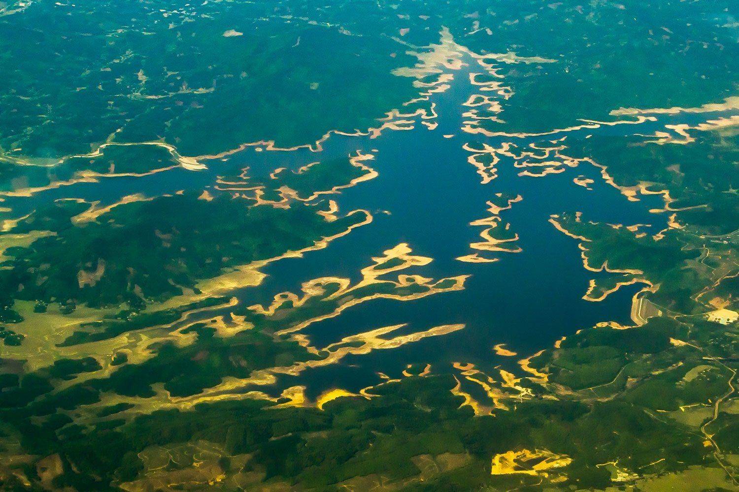 ISOLINES. Автор: Hoang Gia Trang , Hoang Gia Trang