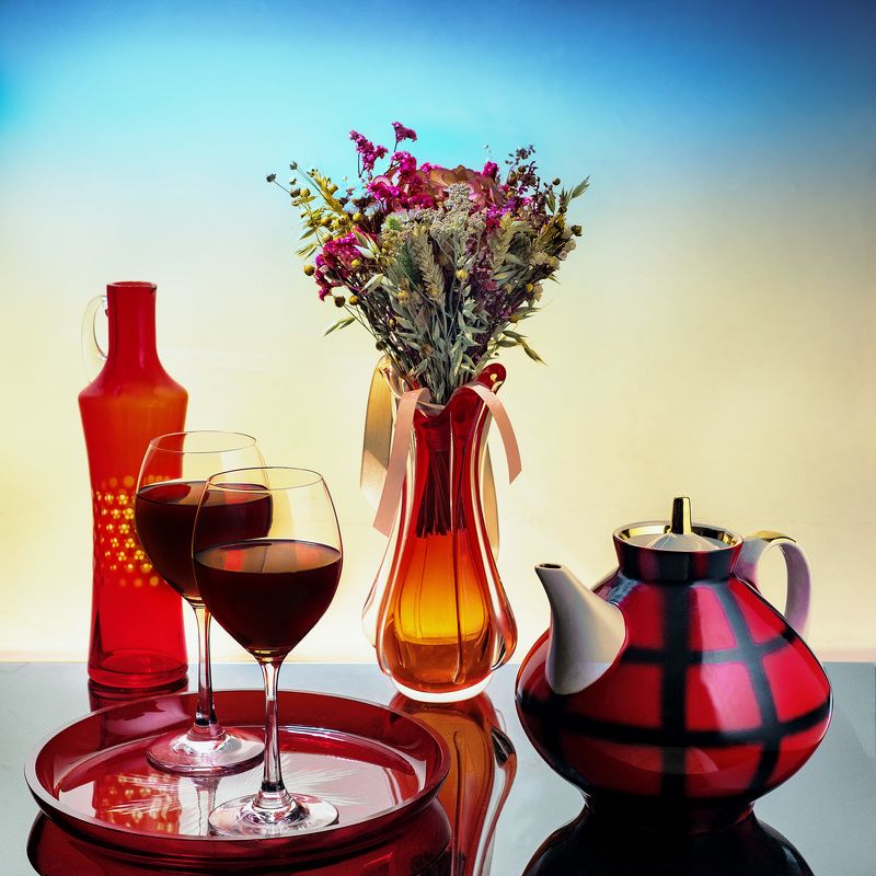 красный Натюрморт в красном цветеphoto preview