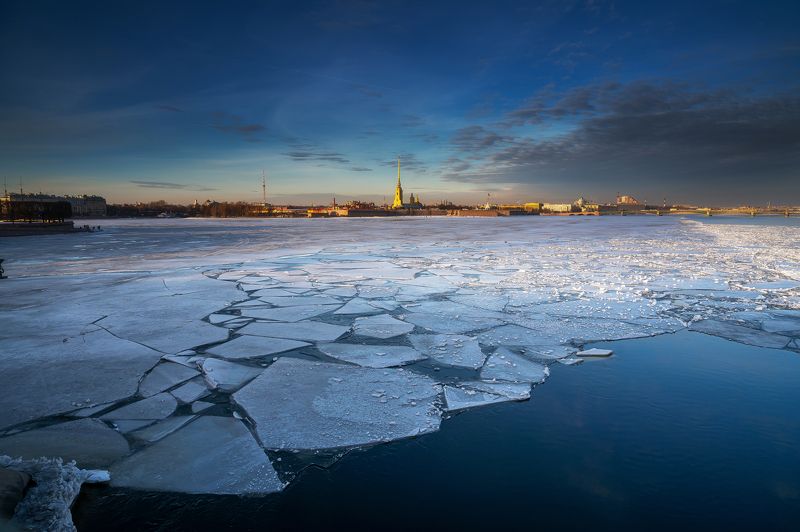 Просыпается Неваphoto preview