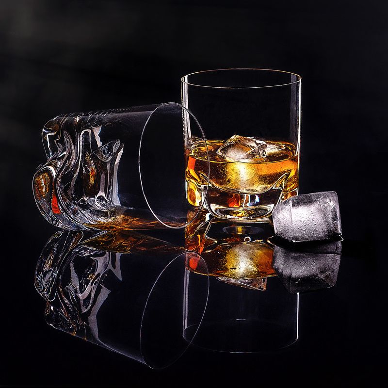 виски, стакан стакан вискиphoto preview