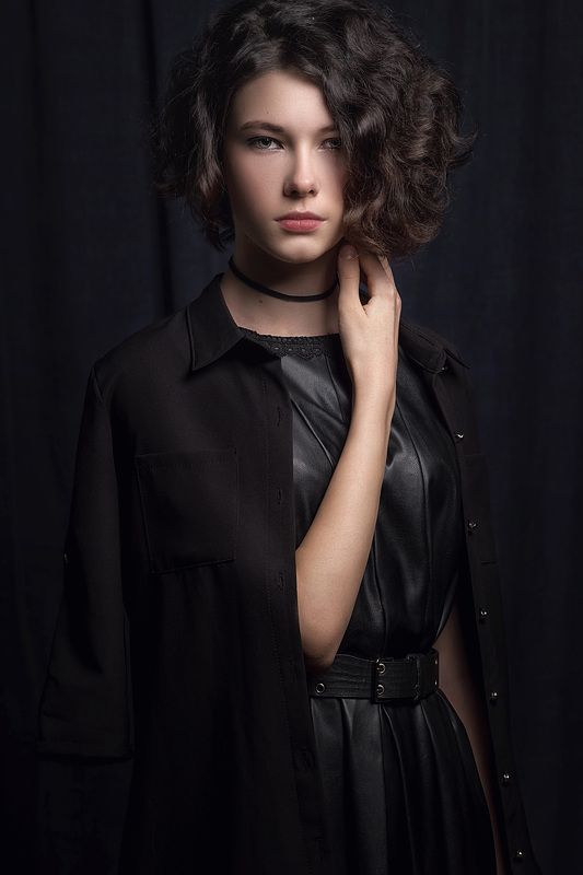 женский опртрет, глаза, прическа Беверлиphoto preview