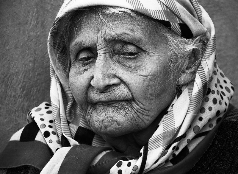 White, Toothlessphoto preview