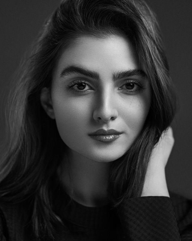 portrait dramatic light model girl photographer beauty art  ...photo preview