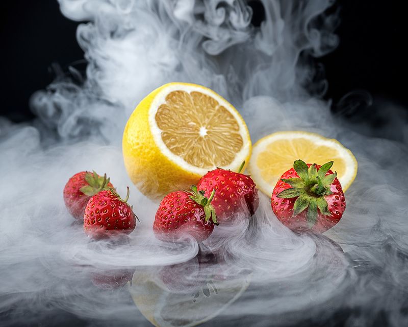 Клубника, лимон, движение Клубника с лимономphoto preview