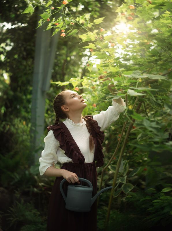 девушка, лето, сад, зелень, растения, ботаника В ботаническом саду фото превью