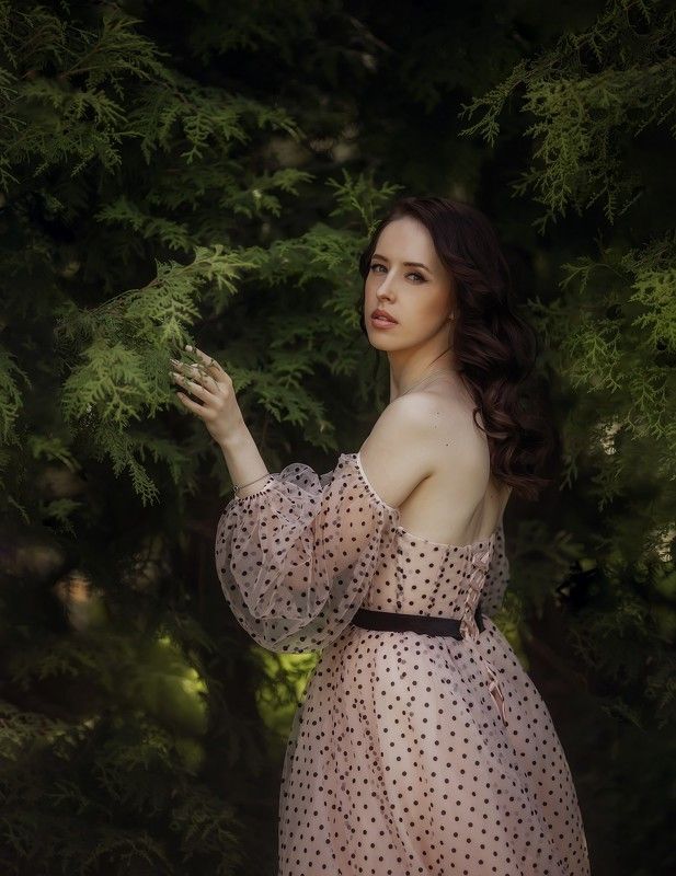 девушка, можжевельник, портрет Можжевельникphoto preview