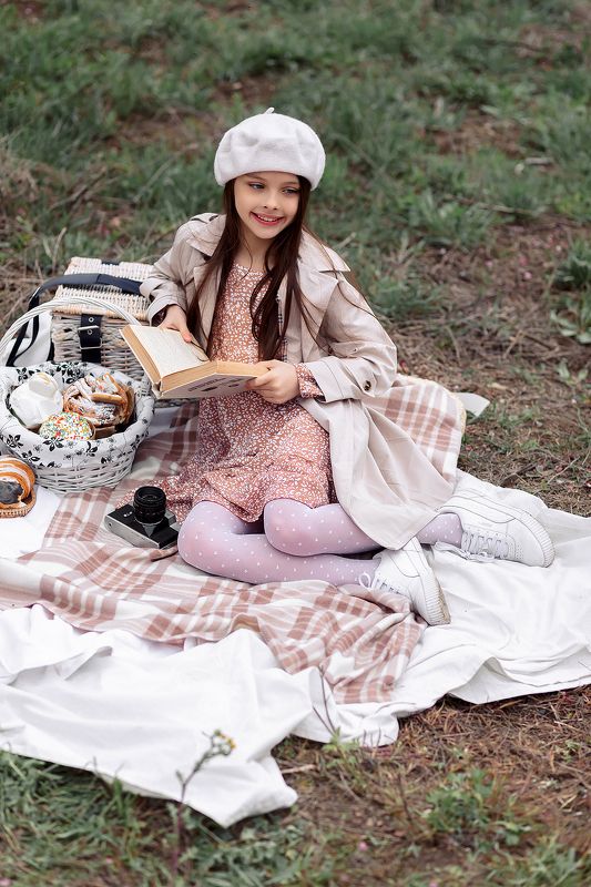 дети девочка весна персиковый сад  Весенняя прогулкаphoto preview