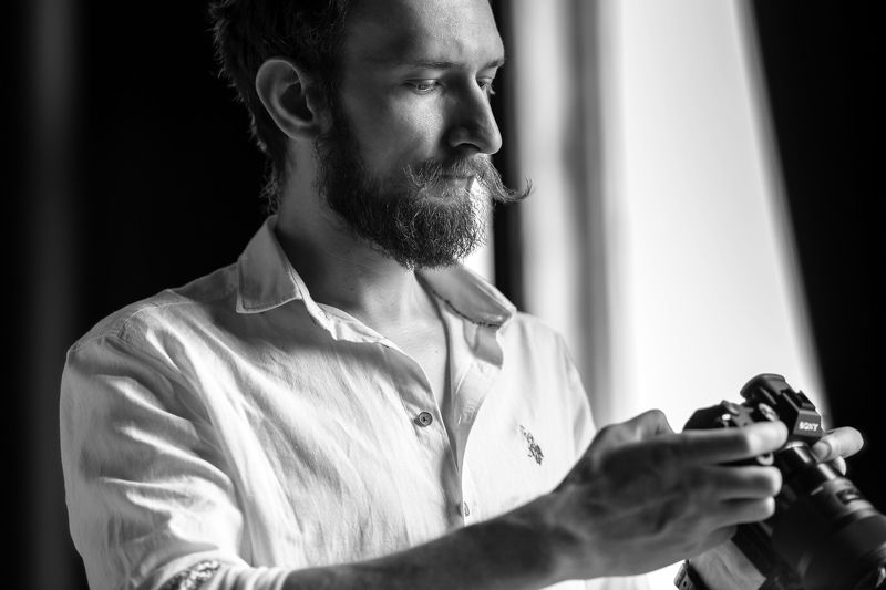 #портрет, #мужскойпортрет, #жанровыйпортрет, #заработой, #естественныйсвет За работой фото превью