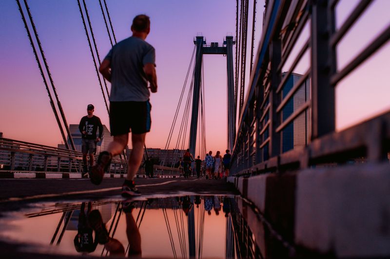 закат,небо,люди,город,архитектура,портрет Вантовый мост Красноярскphoto preview