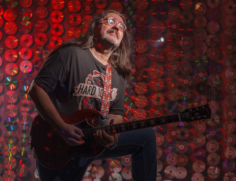 рок гитара домашняя студия Старый рокерphoto preview