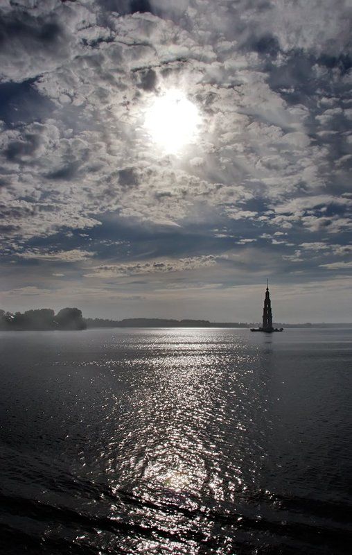 Проплывает Калязинphoto preview