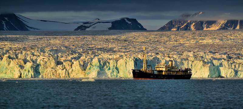 Арктика шпицберген, Корабль, Море дикая природа, Ориго, Полярный день, Рассвет, Северное море полярным днем в далекой Арктикеphoto preview
