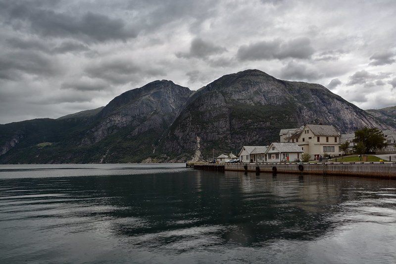 Норвегия, Хардангерфьорд Этюд в серых тонахphoto preview