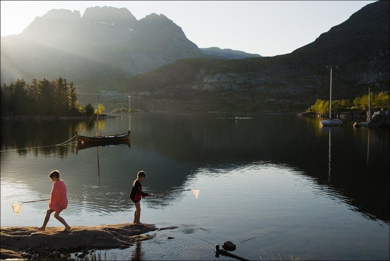 Лучи солнца на фоне горphoto preview