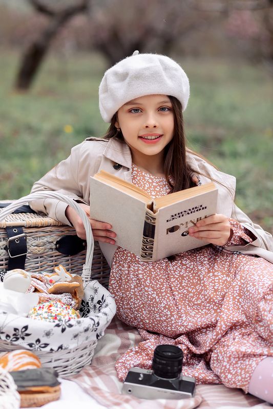 дети прогулка девочка персиковый сад  Весенняя прогулкаphoto preview