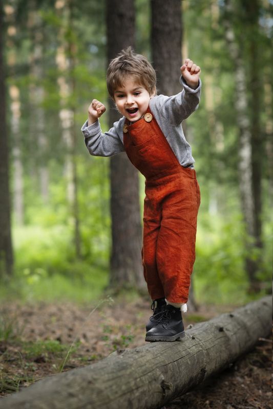 дети,счастье,любовь,фотография,лес По бревнышкуphoto preview