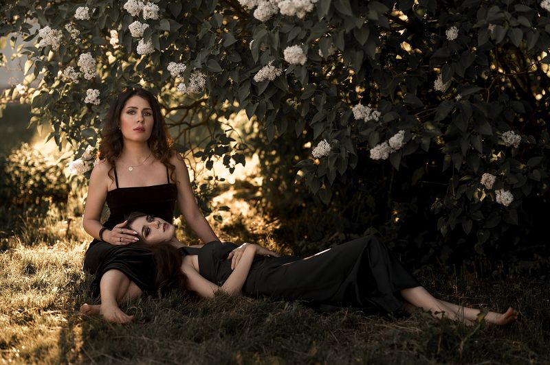 Mother & daughterphoto preview