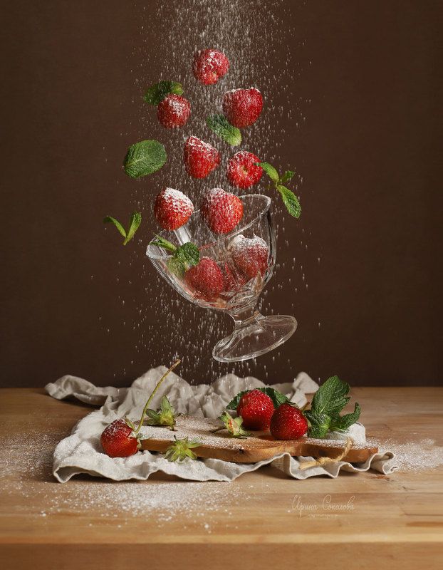 клубника,ягоды,лето,еда,десерт Клубника. Левитация.photo preview