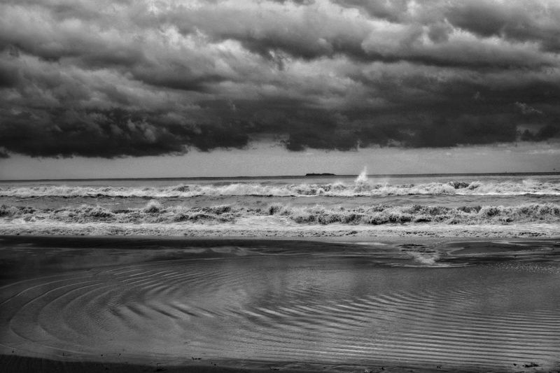 black and white, landascape, clouds, seascape, waves, sky, beache Sea ​​abroadphoto preview