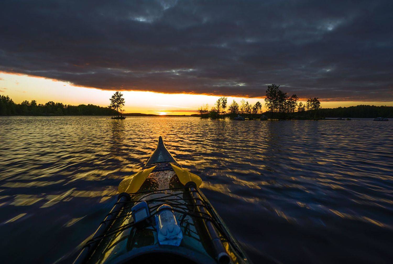Закат на озере. Автор: Виктор карелия, Виктор