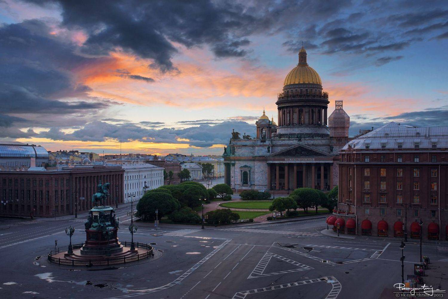 Пустые улицы. Автор: Андрей Помянтовский санкт-петербург, спб, питер, исаакиевская, площадь, исаакиевский, собор, астория, закат, монумент, Андрей Помянтовский