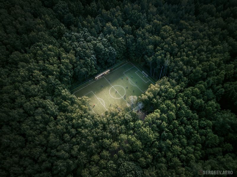 футбол, спорт, игра, лес, природа, матч, дрон, москва, футбольное поле, квадрокоптер, лето, green, football, sport, play, game, forest, nature, wood, drone, moscow, football field, copter, summer, game,aerial Лесное футбольное дерби фото превью