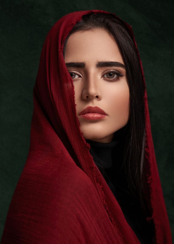 portrait dramatic light model girl photographer beauty art  Prestigephoto preview