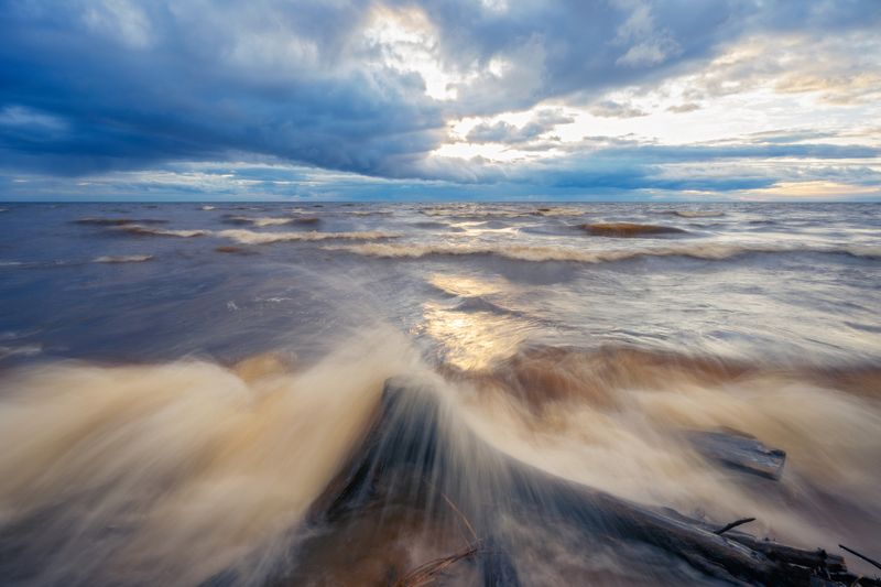 Вечер, закат, рыбинское водохранилище, море, волны, шторм, ветер, коряга, Ярославская область, Рыбинск, Рыбинка Море Волнуется раз..photo preview