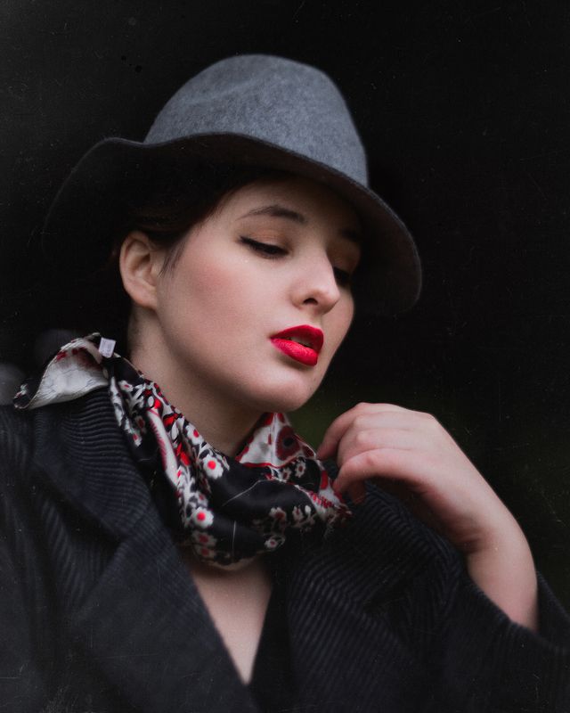 Портрет, фотосессия, шляпа, ретро, винтаж, гелиос Полинаphoto preview