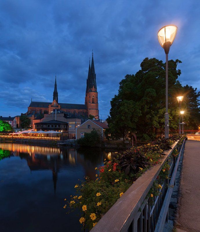 sverige, sweden, uppsala, uppsala domkyrka, набережная, уппсала, швеция Кафедральный собор Уппсалыphoto preview