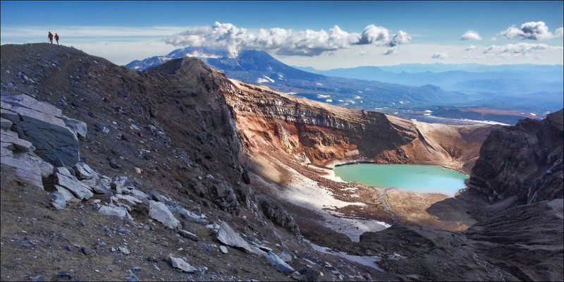 Вулкан Горелый, вулкан Мутновский и два человечка.photo preview