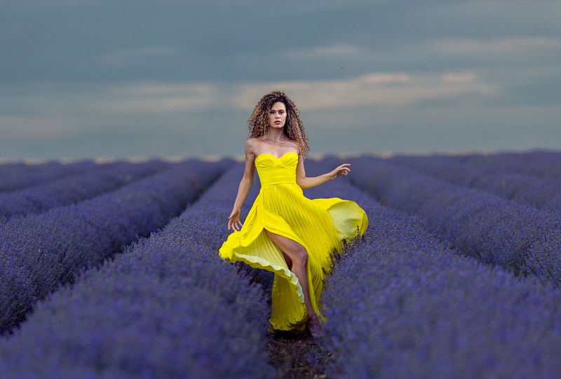 Female portraitphoto preview