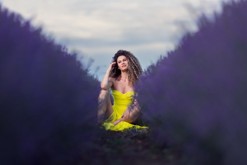 Female portraitphoto preview