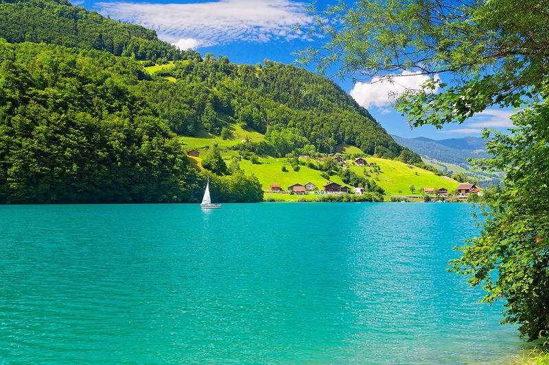 Озеро в Альпах, Швейцарияphoto preview