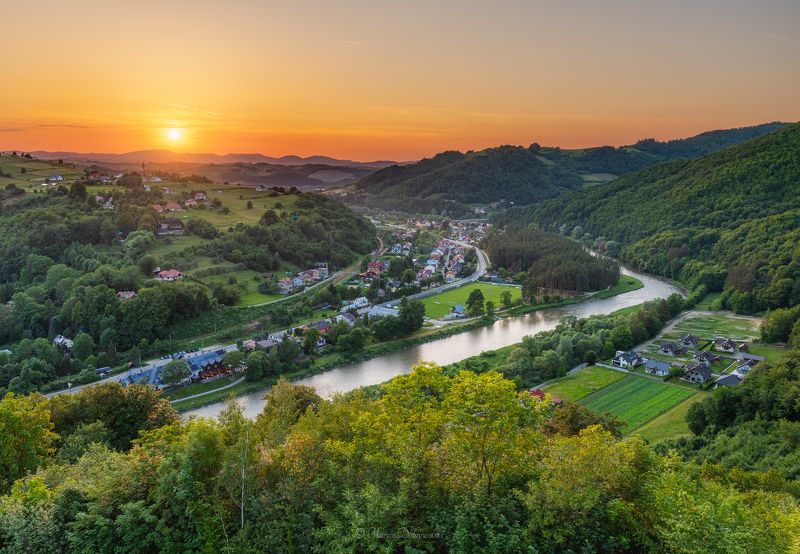 tullusion, beskidsadecki, rytro, suchastruga, polska, poland, mountains, sunset, sun, landscape, trees, lovemountains, beskid, polishmountains, nikon, tamron The Soothing Sunsetphoto preview