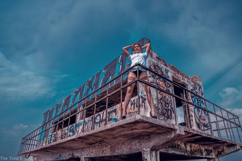 Белая башняphoto preview