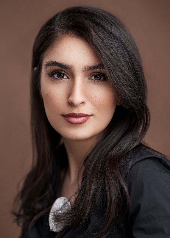 portrait dramatic light model girl photographer beauty art  Maahphoto preview