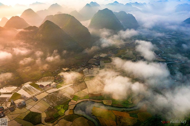 quanphoto, landscape, sunrise, dawn, morning, valley, mountains, village, rural, river, done, farmland, agriculture, culture, vietnam Rice Valley Sunrisephoto preview