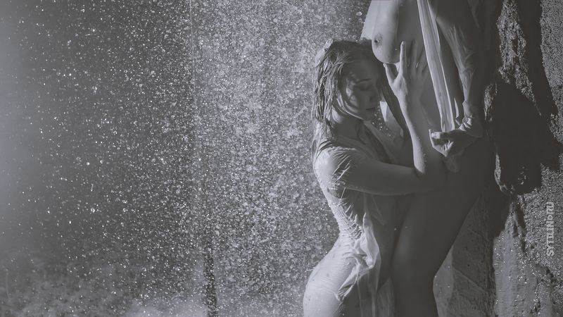 девушки, ню, подруги, ласка, близость, лесбийский, нежность, страсть, пара, двое, поток, вода, мокрый, рубашка, тело, подземелье, порок, любовь, любить, грудь, обнаженный, голый, стена, влажный, бетон, камень, каменный,  Эстетика порокаphoto preview