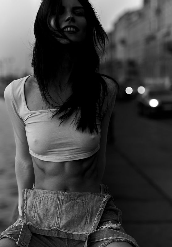 girl, b&w, black and white, dark, sunset, sexy, evening, nice, beautiful, beauty, outdoors, natural light, smile, smiling, wind, saint-petersburg, spb, texture Saint-Petersburgphoto preview